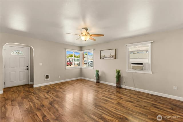 Property photo for 3 Island View Street, Wenatchee photo 5