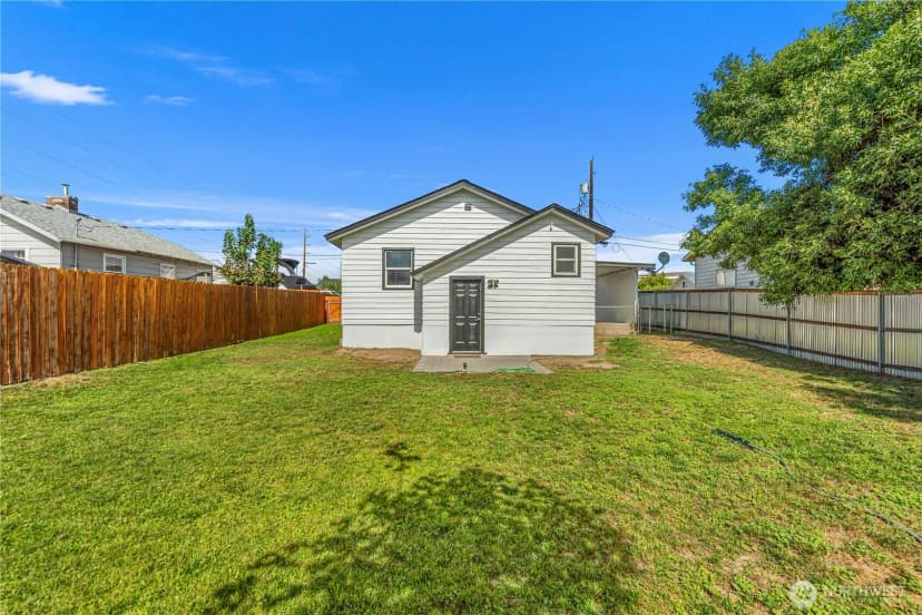 Property photo for 3 Island View Street, Wenatchee photo 34