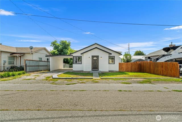 Property photo for 3 Island View Street, Wenatchee photo 4