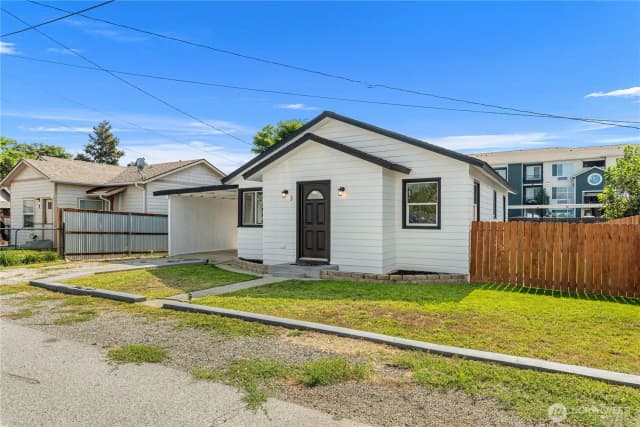 Property photo for 3 Island View Street, Wenatchee photo 3