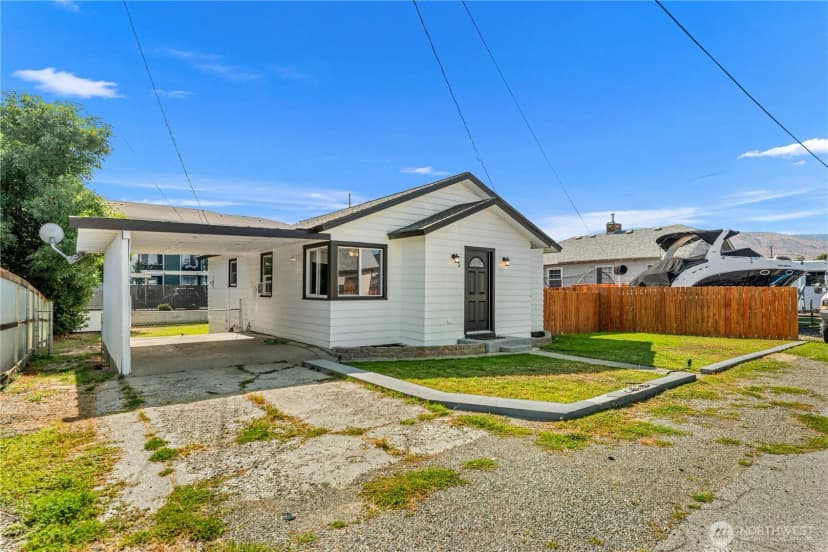 Property photo for 3 Island View Street, Wenatchee photo 2