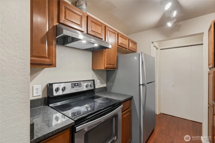 Property photo for 14620 Ne 35th Street #105, Bellevue photo 8