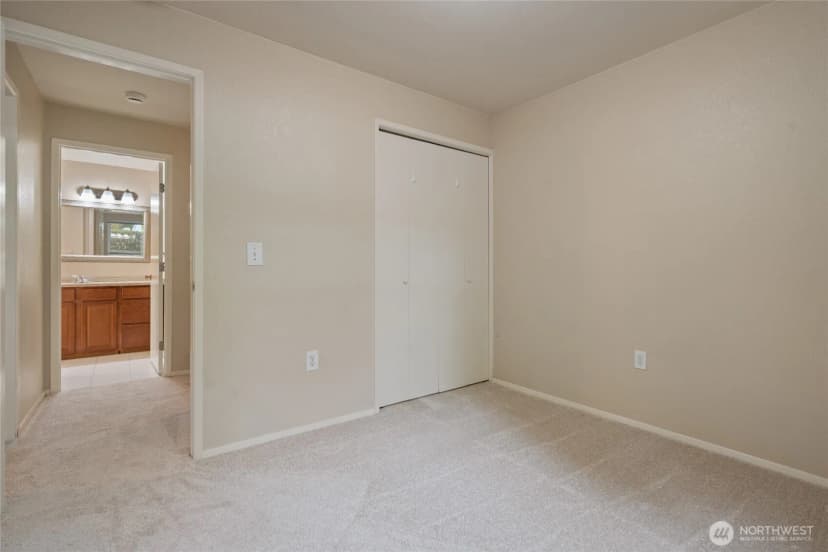 Property photo for 14620 Ne 35th Street #105, Bellevue photo 16