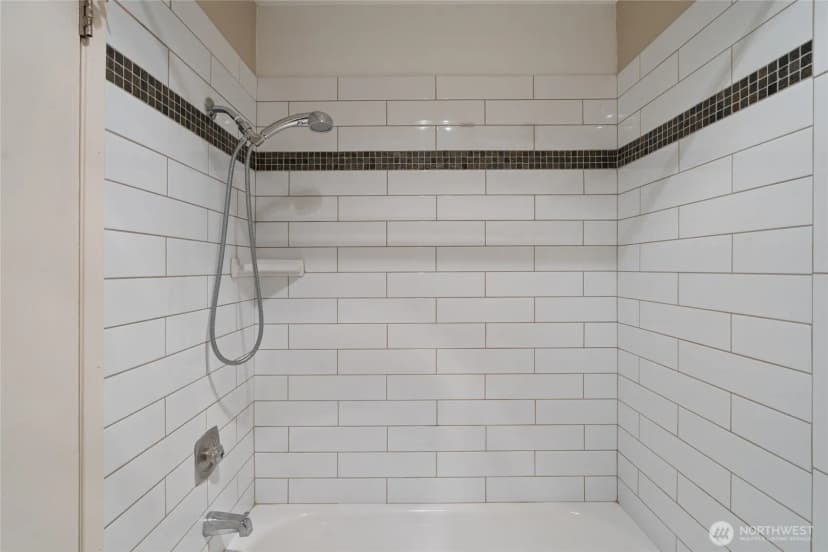 Property photo for 14620 Ne 35th Street #105, Bellevue photo 14