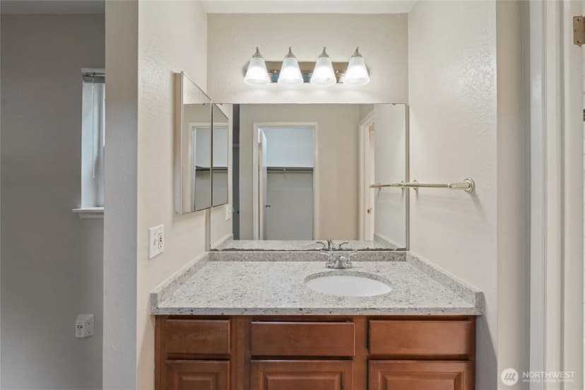 Property photo for 14620 Ne 35th Street #105, Bellevue photo 21