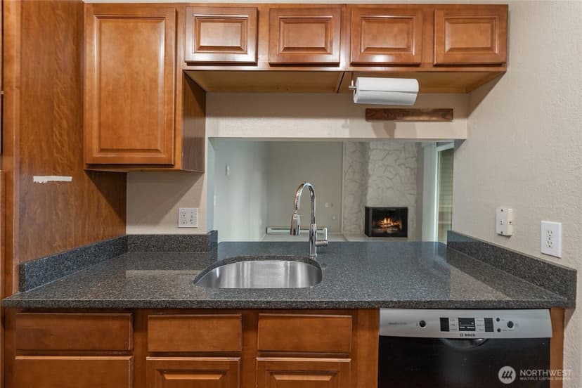 Property photo for 14620 Ne 35th Street #105, Bellevue photo 10
