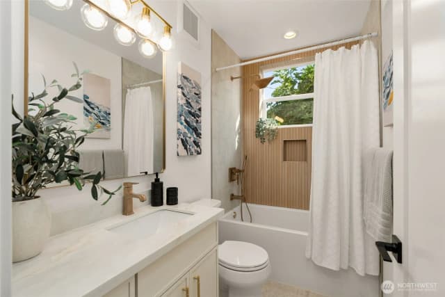 Property photo for 9251 Palatine Avenue N, Seattle photo 4