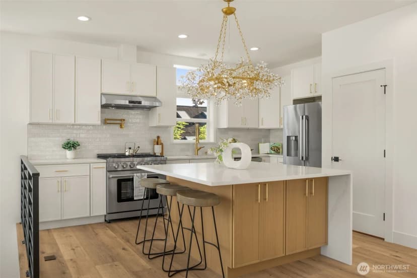 Property photo for 9251 Palatine Avenue N, Seattle photo 6