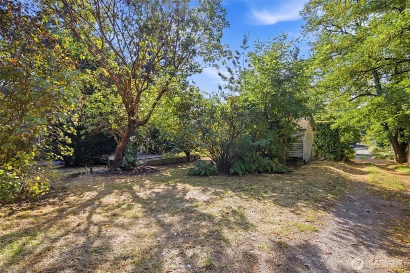 Property photo for 9555 College Way N, Seattle photo 30