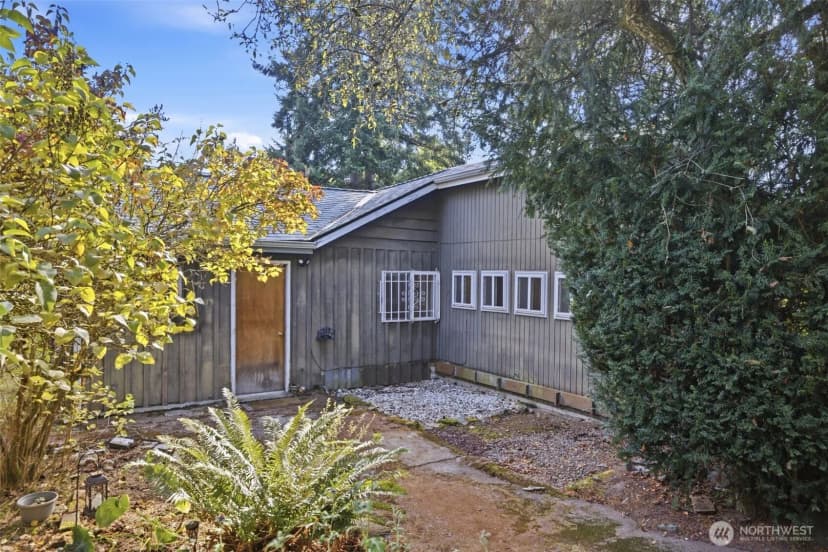 Property photo for 9555 College Way N, Seattle photo 27