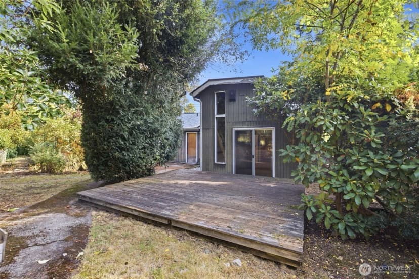 Property photo for 9555 College Way N, Seattle photo 28