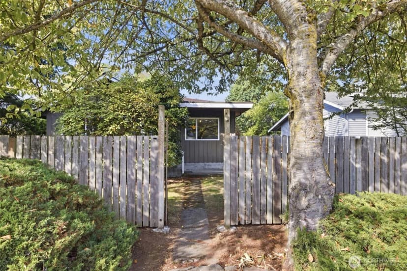 Property photo for 9555 College Way N, Seattle photo 2