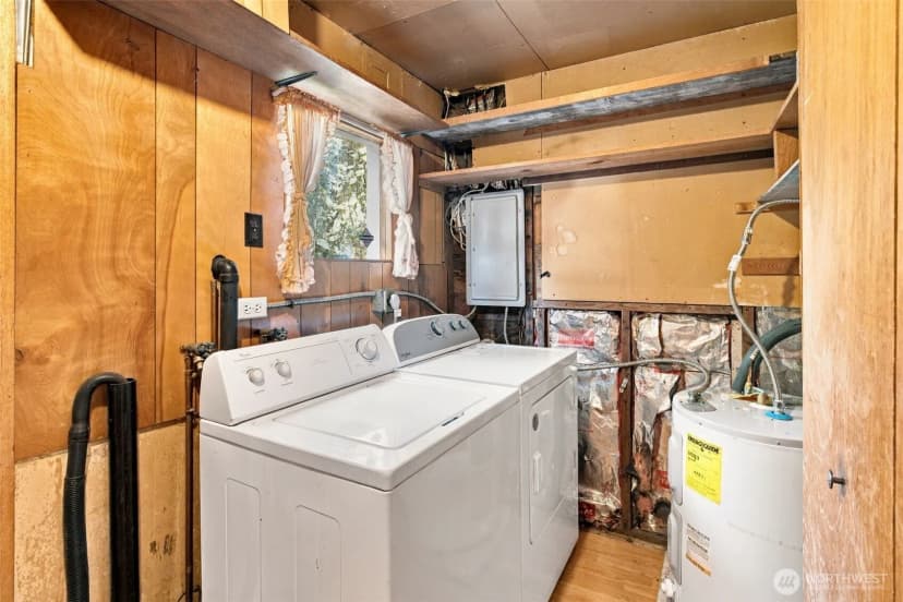 Property photo for 9555 College Way N, Seattle photo 25
