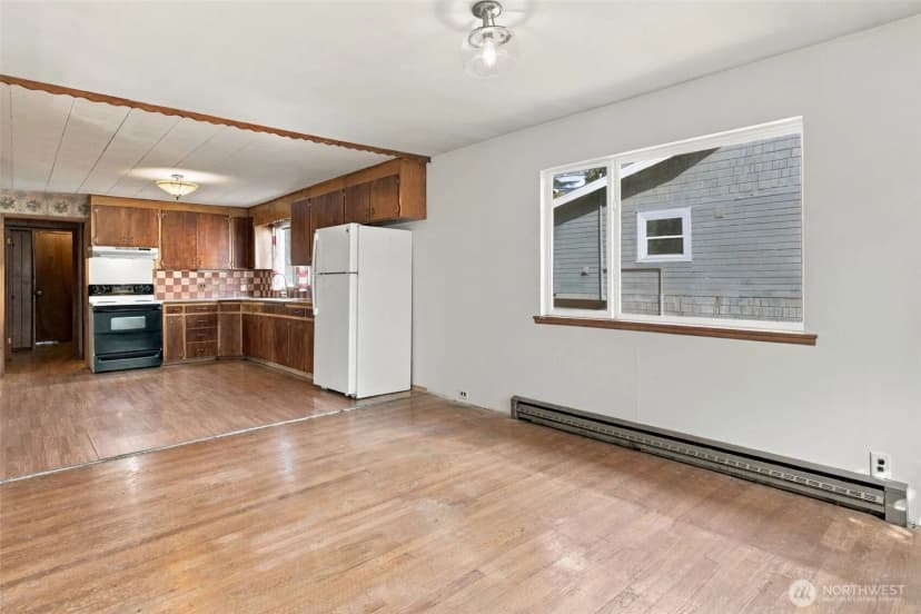 Property photo for 9555 College Way N, Seattle photo 10