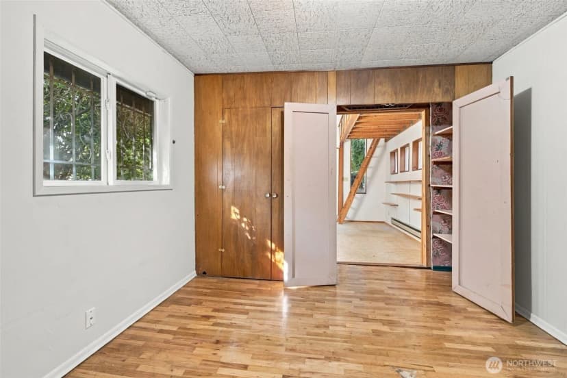 Property photo for 9555 College Way N, Seattle photo 20