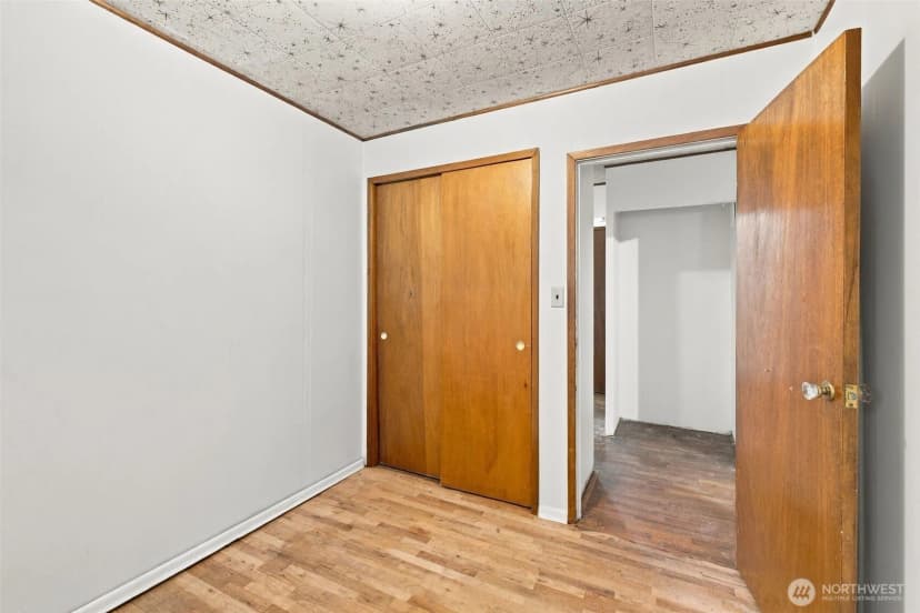 Property photo for 9555 College Way N, Seattle photo 17