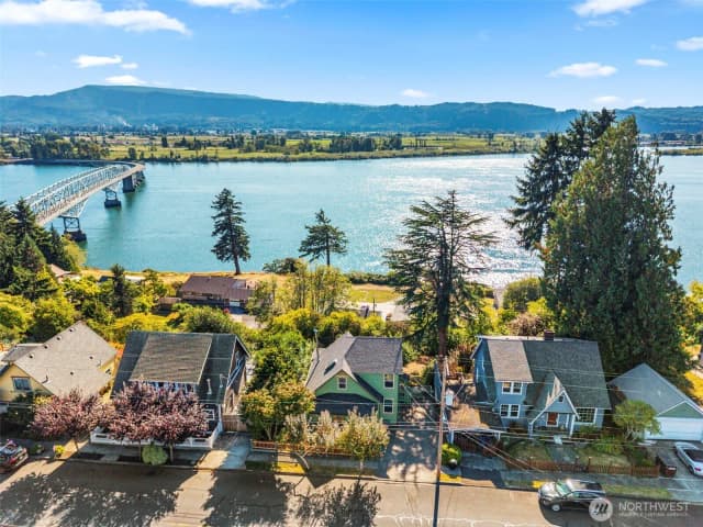 Property photo for 330 Columbia Street, Cathlamet