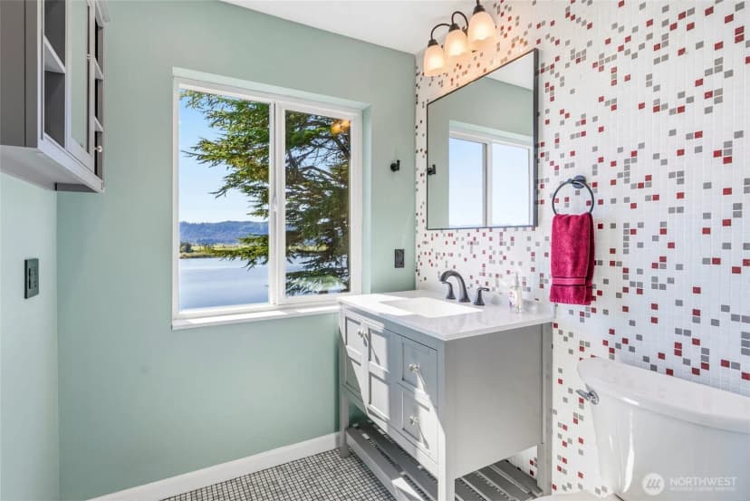 Property photo for 330 Columbia Street, Cathlamet photo 21