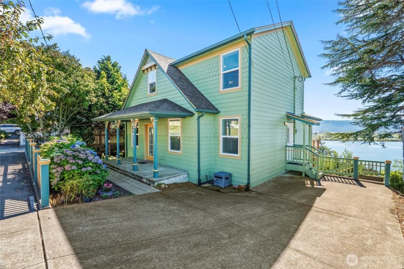 Property photo for 330 Columbia Street, Cathlamet photo 2