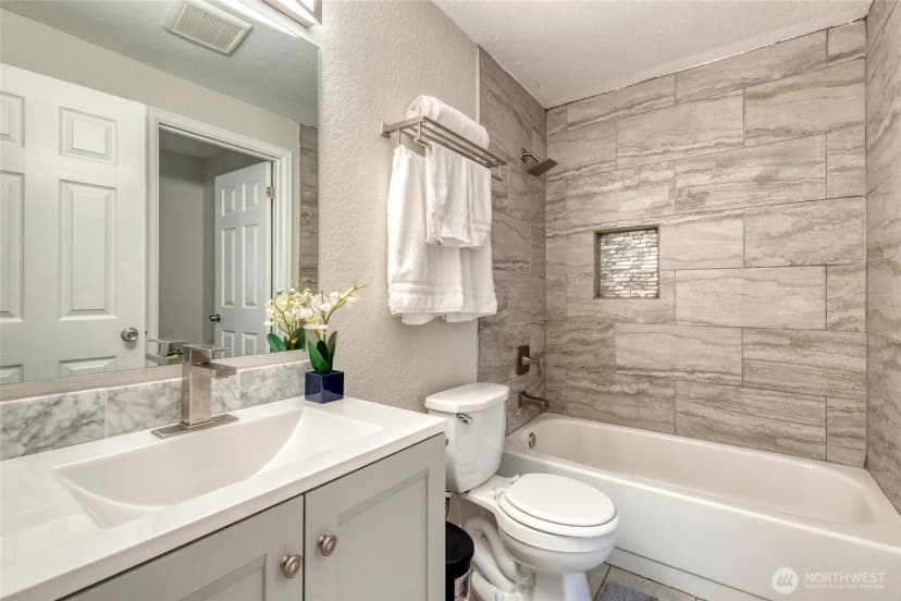Property photo for 14213 Admiralty Way, Lynnwood photo 16