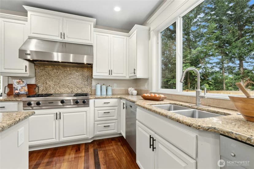 Property photo for 9106 Ne 32nd Street, Yarrow Point photo 15