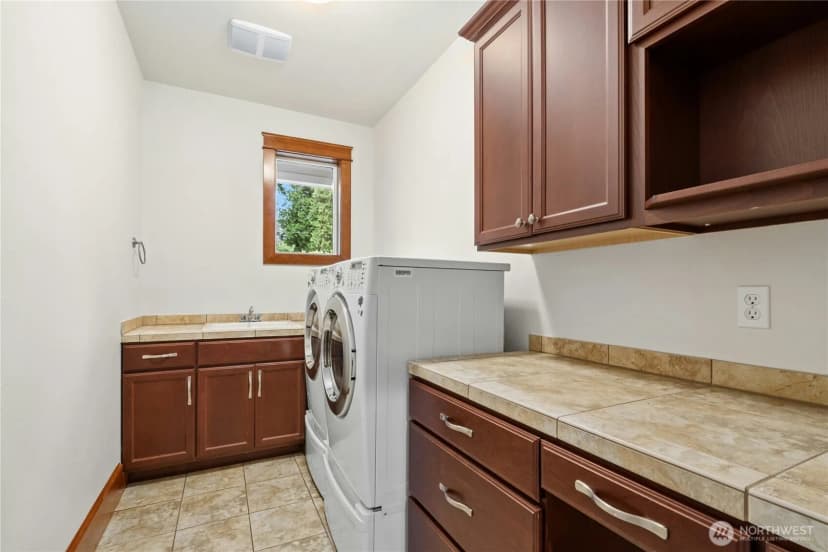 Property photo for 9106 Ne 32nd Street, Yarrow Point photo 28
