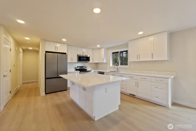 Property photo for 14522 Ne 5th Street, Bellevue photo 2