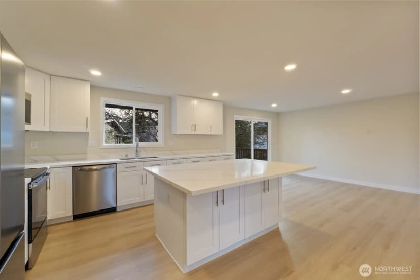 Property photo for 14522 Ne 5th Street, Bellevue photo 3