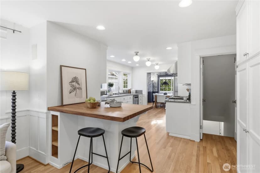 Property photo for 2536 31st Avenue W, Seattle photo 13