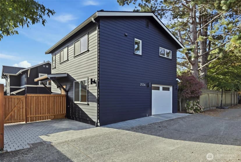 Property photo for 2536 31st Avenue W, Seattle photo 30