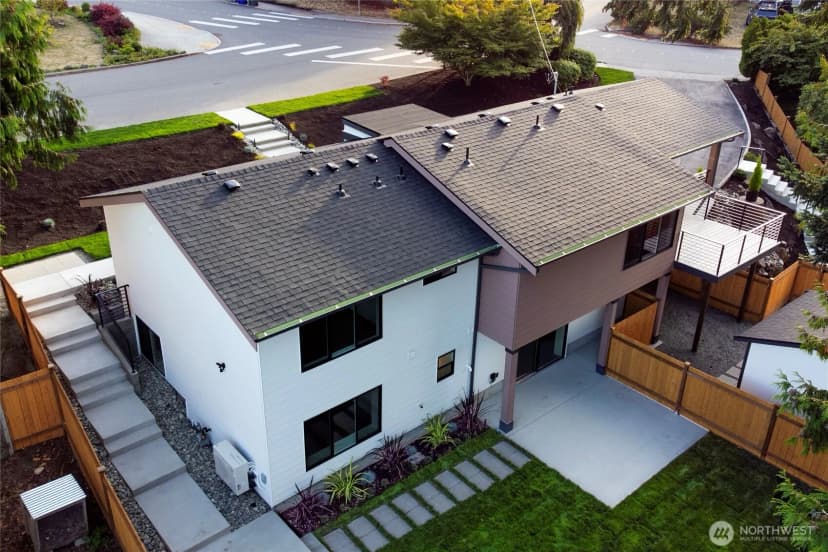 Property photo for 16006 Se 10th Street, Bellevue