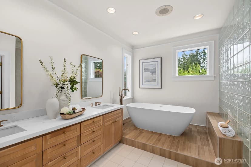 Property photo for 3402 W Lake Sammamish Parkway Ne, Redmond photo 12