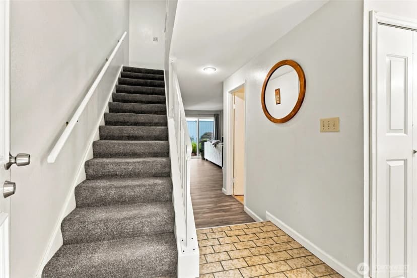 Property photo for 8638 Onyx Drive Sw #e, Lakewood photo 11