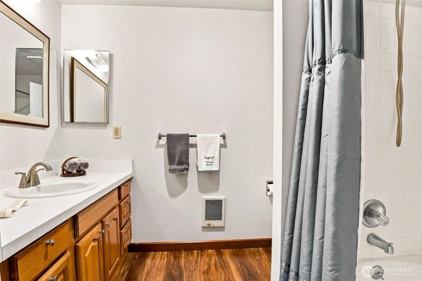 Property photo for 8638 Onyx Drive Sw #e, Lakewood photo 16