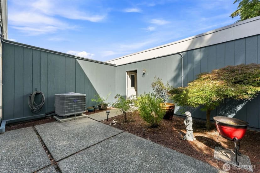 Property photo for 8638 Onyx Drive Sw #e, Lakewood photo 18