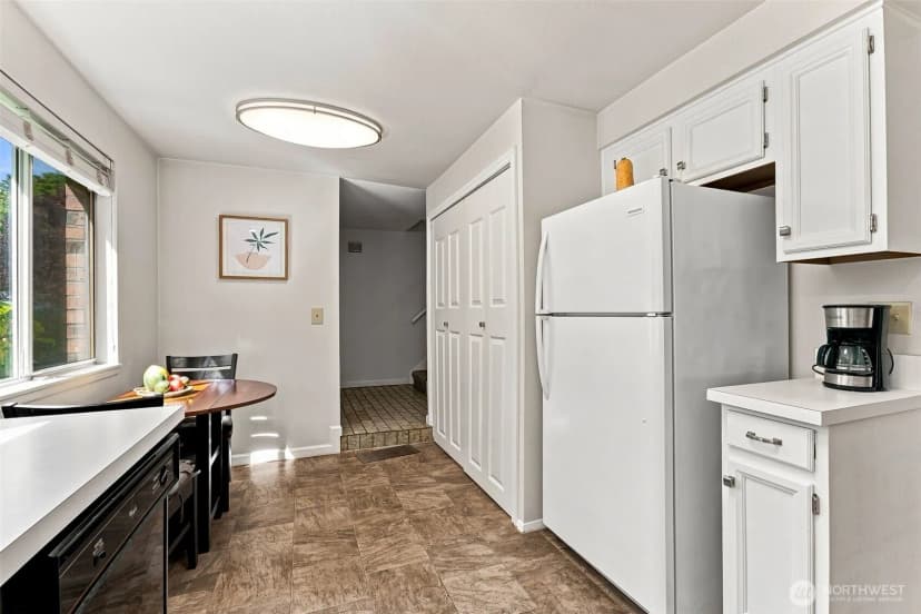 Property photo for 8638 Onyx Drive Sw #e, Lakewood photo 6