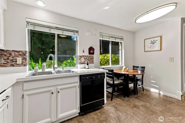 Property photo for 8638 Onyx Drive Sw #e, Lakewood photo 5