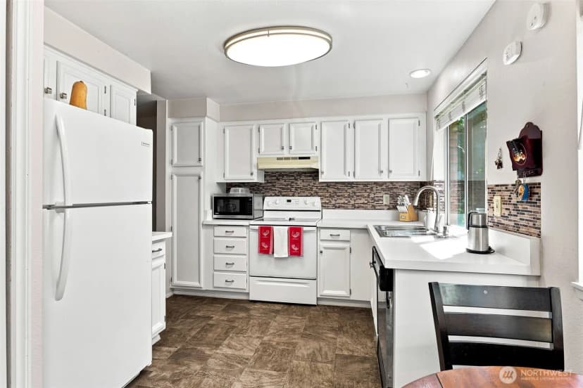 Property photo for 8638 Onyx Drive Sw #e, Lakewood photo 7
