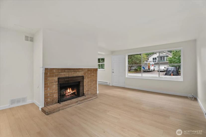 Property photo for 13525 Wallingford Avenue N, Seattle photo 4