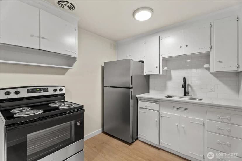Property photo for 13525 Wallingford Avenue N, Seattle photo 7