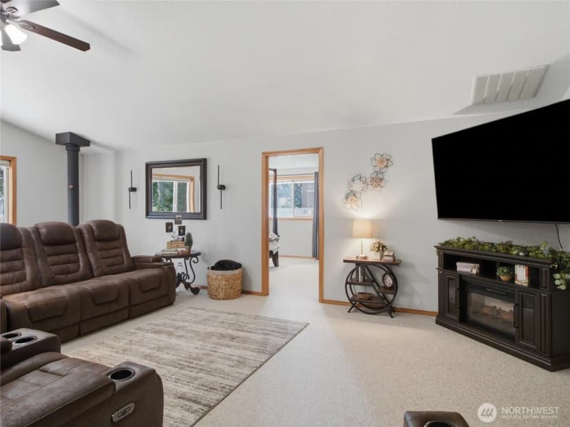 Property photo for 15837 Lawrence Place Se, Yelm photo 6