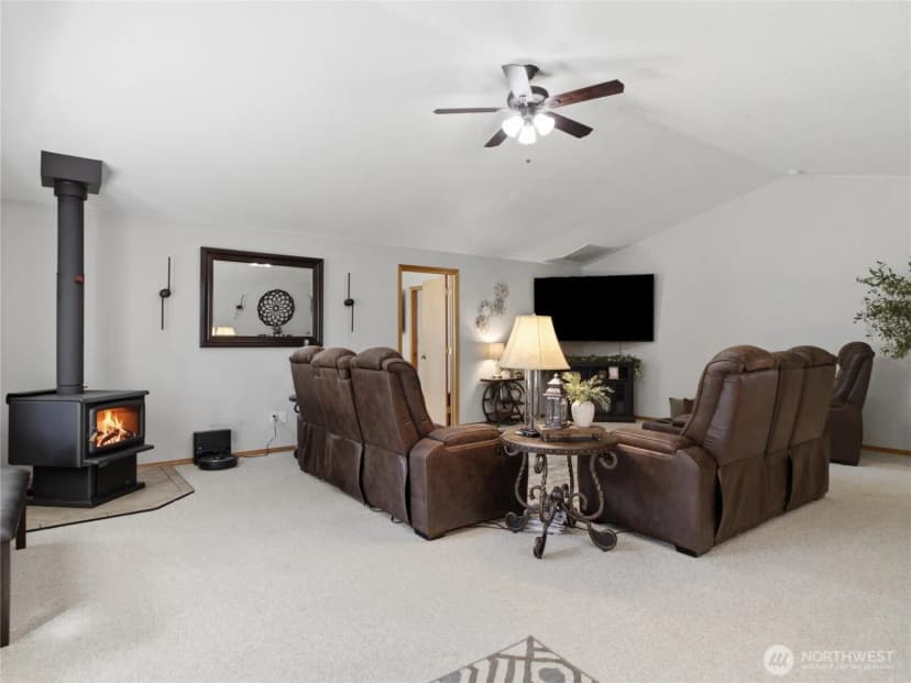 Property photo for 15837 Lawrence Place Se, Yelm photo 5