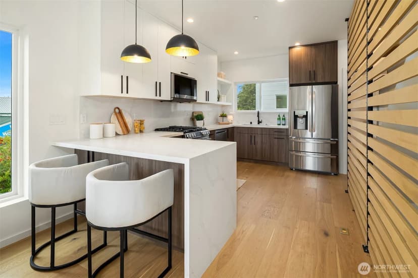 Property photo for 5251 California Avenue Sw, Seattle photo 11