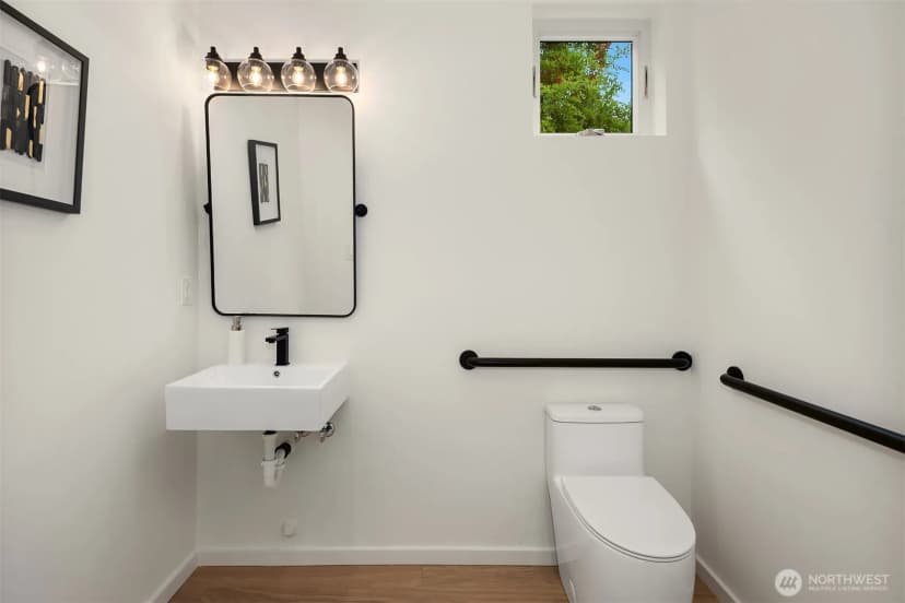Property photo for 5251 California Avenue Sw, Seattle photo 6