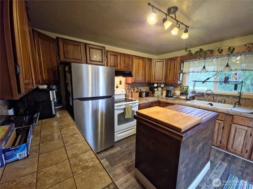 Property photo for 1517 Altenau, Cosmopolis photo 9