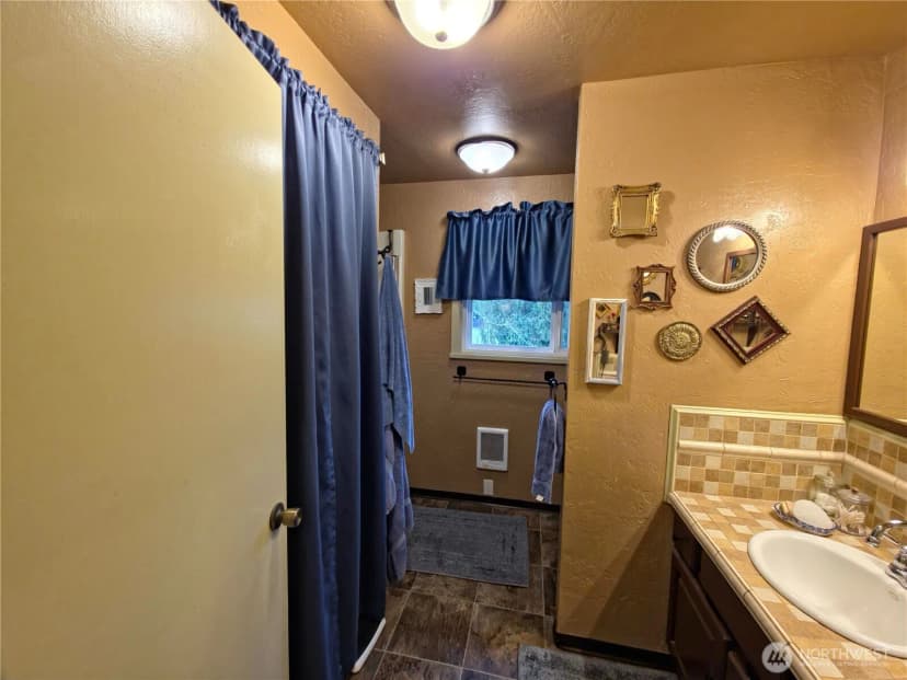 Property photo for 1517 Altenau, Cosmopolis photo 32