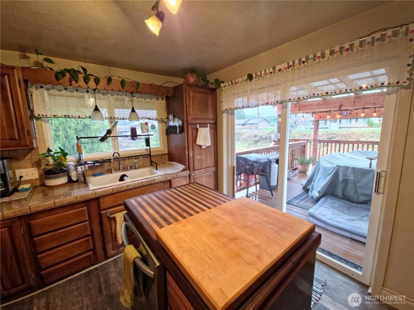 Property photo for 1517 Altenau, Cosmopolis photo 10