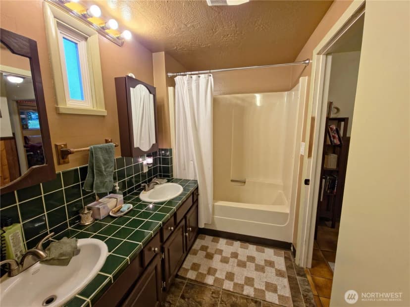 Property photo for 1517 Altenau, Cosmopolis photo 13