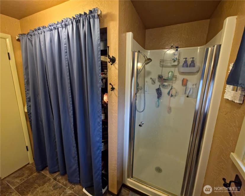 Property photo for 1517 Altenau, Cosmopolis photo 33