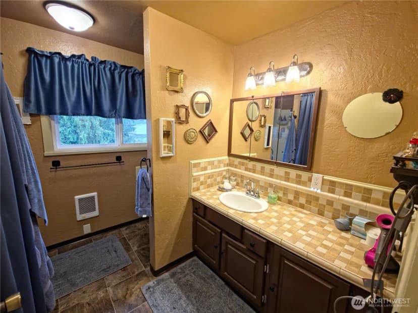 Property photo for 1517 Altenau, Cosmopolis photo 31